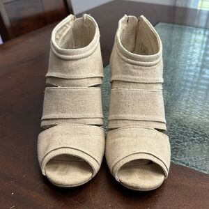 Ivory tweed-like wedges